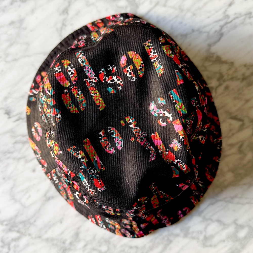 ♥️ STUSSY DESIGNS BUCKET HAT (((ADORABLE))) 🥹